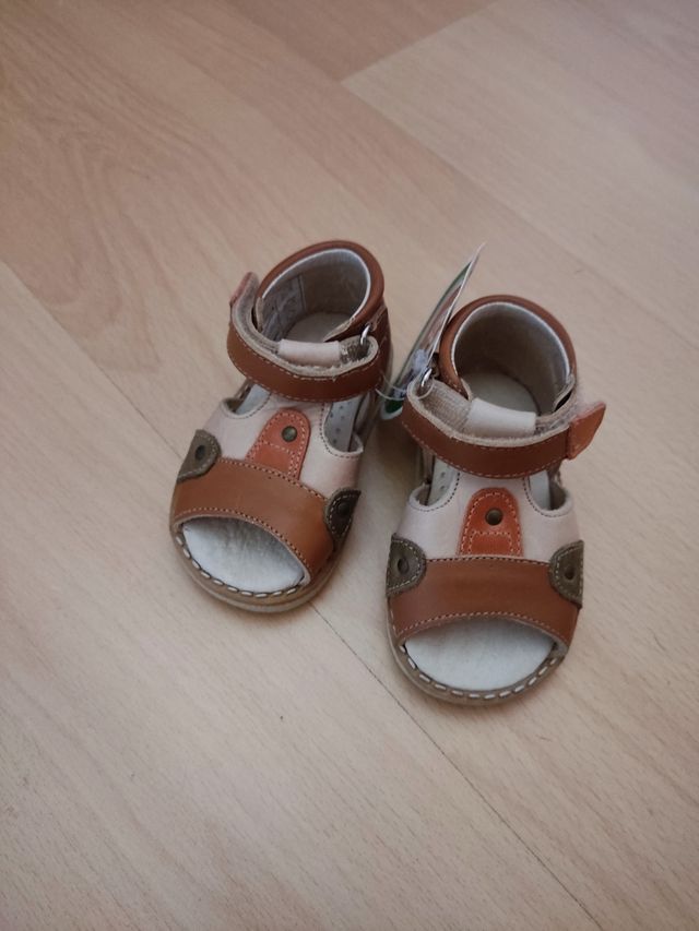 Sandalias NUEVAS piel talla 18