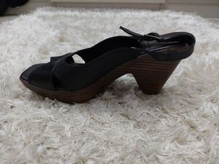 Sandalias piel negra núm. 39