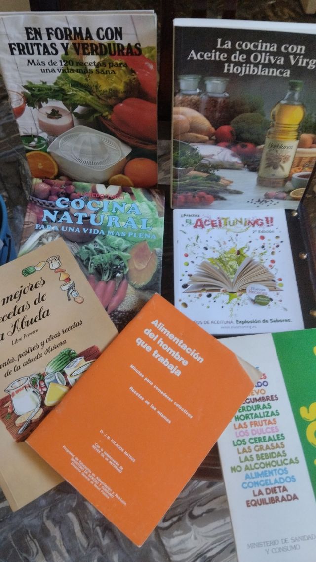 18 libros de cocina, tapas.