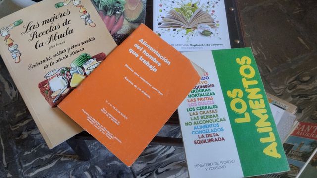 18 libros de cocina, tapas.