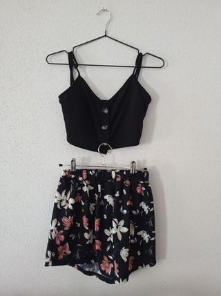 Conjunto falda pantalón con camiseta tirantes
