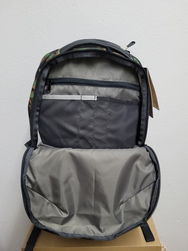 THE NORTH FACE CAMUFLAJE 28 litros