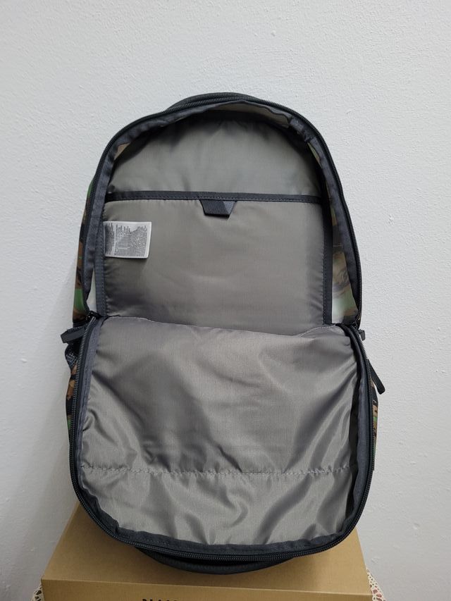 THE NORTH FACE CAMUFLAJE 28 litros