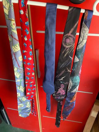 Vendo corbatas buena calidad divertidlas elegantes