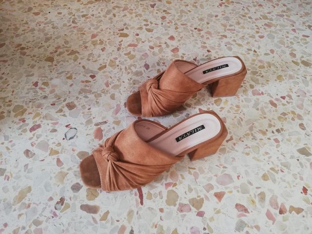 Sandalias tacón mule camel