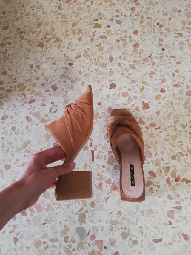 Sandalias tacón mule camel