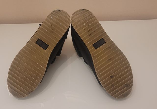 Zapatillas negras numero 38.50