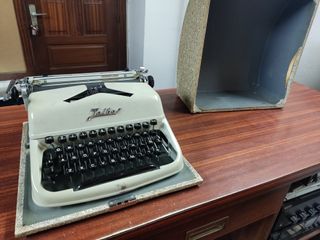 Maquina de escribir con funda marca TALBOS