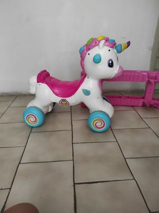 correpasillos balancín unicornio