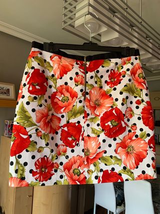 Falda estampado floral y topos, nueva, Talla 40