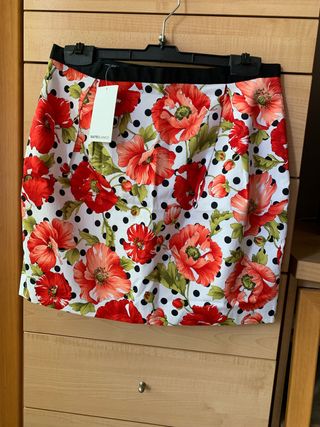 Falda estampado floral y topos, nueva, Talla 40