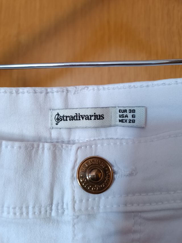 Pantalón vaquero slim blanco