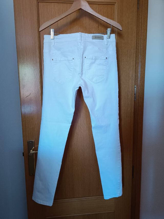 Pantalón vaquero slim blanco