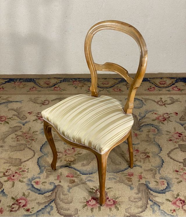 Conjunto de 4 sillas antiguas de estilo isabelino