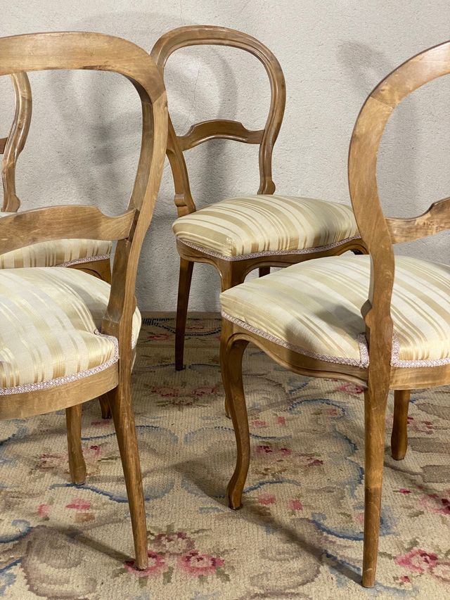 Conjunto de 4 sillas antiguas de estilo isabelino