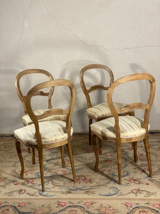 Conjunto de 4 sillas antiguas de estilo isabelino