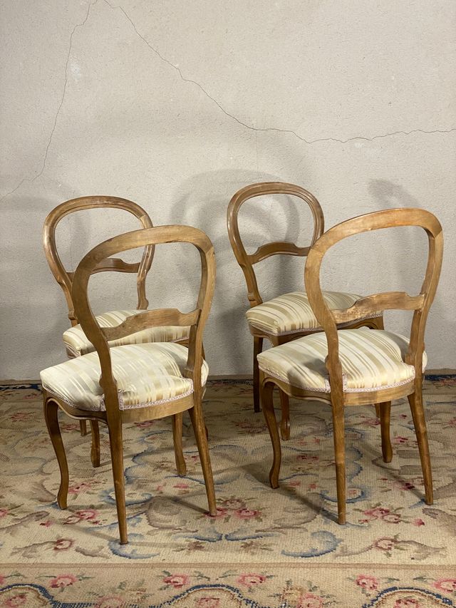 Conjunto de 4 sillas antiguas de estilo isabelino