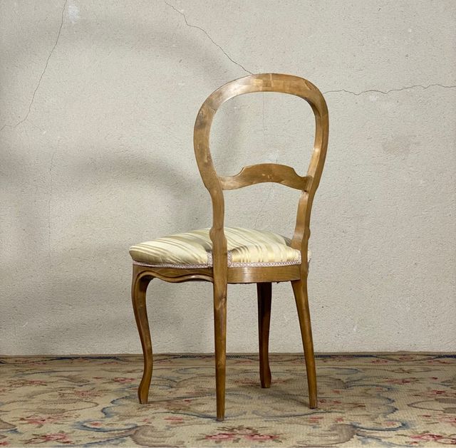 Conjunto de 4 sillas antiguas de estilo isabelino