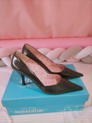 Zapato salón Mustang