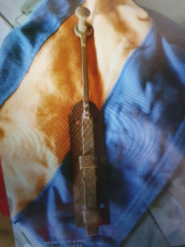 Picaporte y pestillos antiguos.