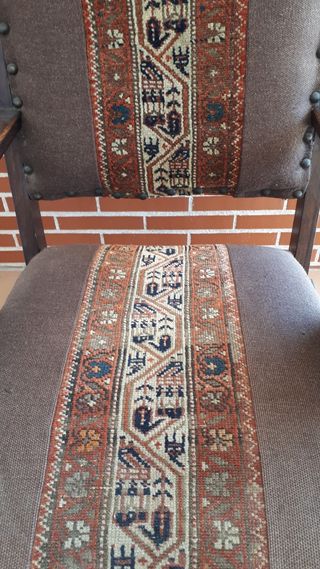 Sillón antiguo.  De madera maciza. Vintage. Retro