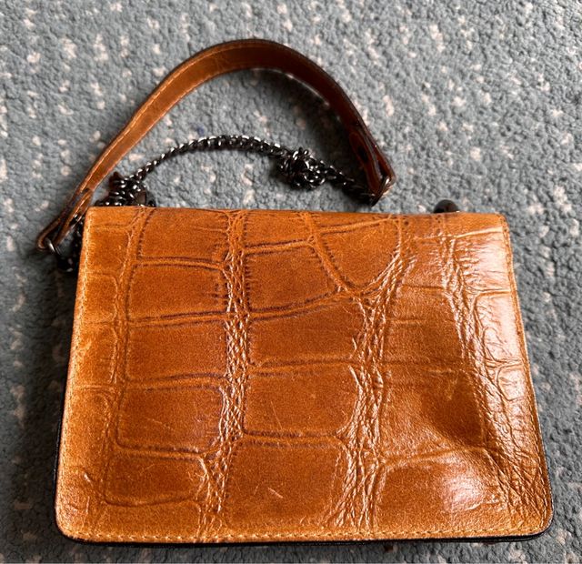 Bolso de piel pequeño