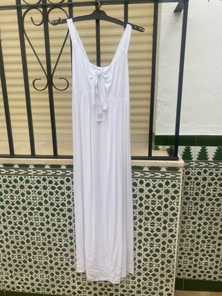 Vestido largo blanco nuevo con etiqueta.