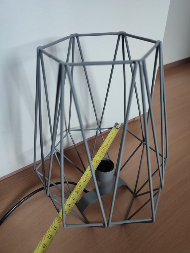 Lámpara metálica de estilo industrial de mesa