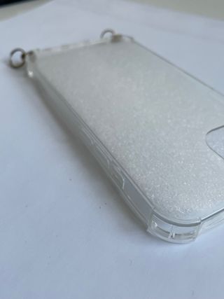 Funda transparente iPhone 13 con arandelas