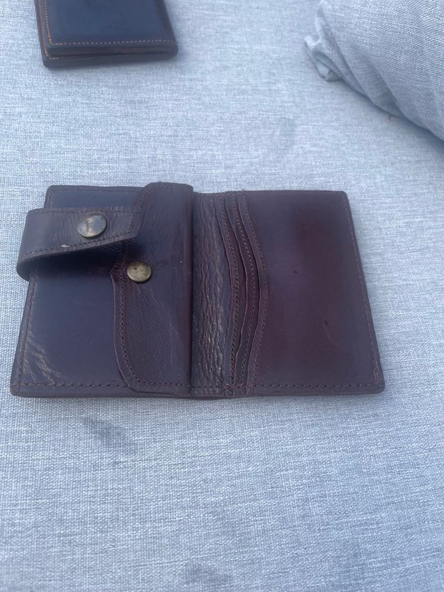 Cartera de cuero a estrenar. Muy cómoda