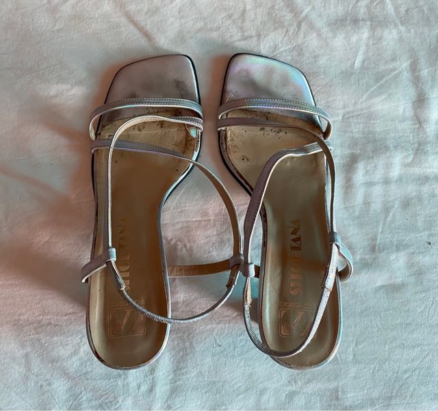 Sandalias de tacón plateadas