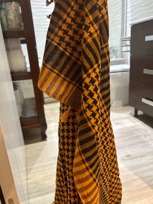 Fular naranja y negro