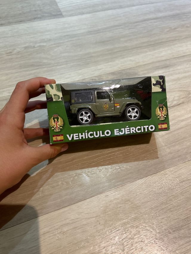 Juguete de vehículo del ejército