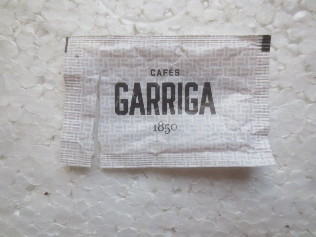 sobrecito azúcar Cafés Garriga está vacío