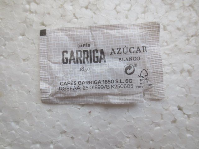 sobrecito azúcar Cafés Garriga está vacío