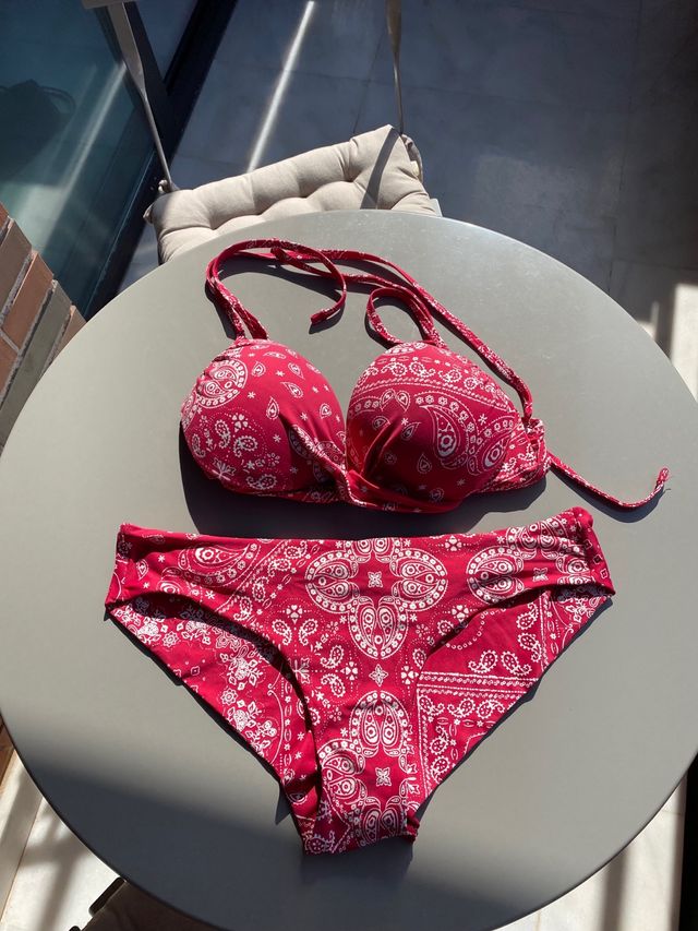 Bikini con relleno