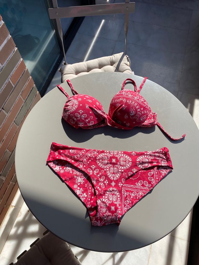 Bikini con relleno