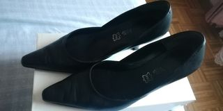 Zapatos tacón de piel negros 