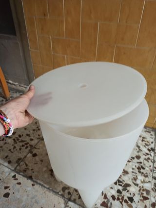 Banqueta / macetero de plástico