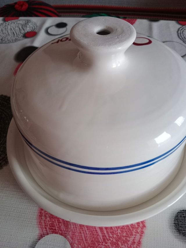 Bonita  quesera  de ceramica Nunca seuso.