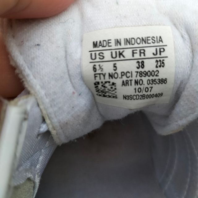 adidas okapi white/gold. núm. 38.