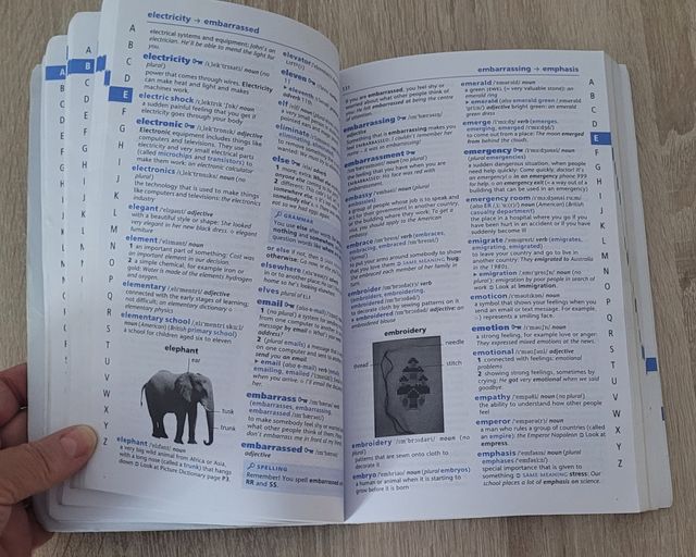 OXFORD ESSENTIAL DICTIONARY