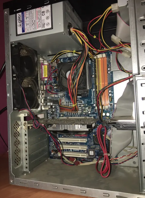 Lote Ordenadores sobre mesa