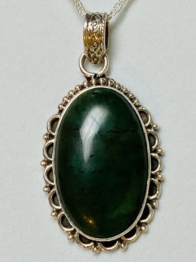 Colgante de Jade Nefrita + cadena plata de ley 925