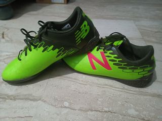 botas de futbol new balance multitaco verdes