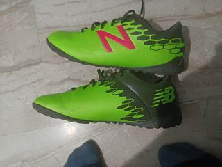 botas de futbol new balance multitaco verdes
