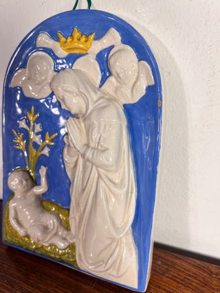Piastra in ceramica con Madonna e angeli