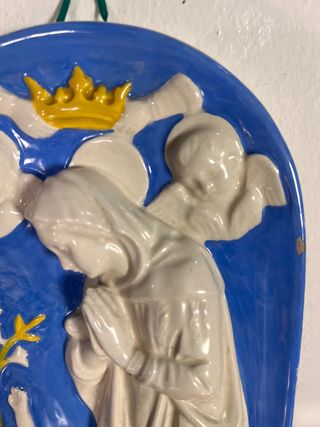 Piastra in ceramica con Madonna e angeli