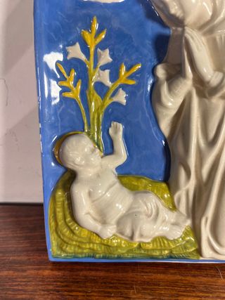 Piastra in ceramica con Madonna e angeli