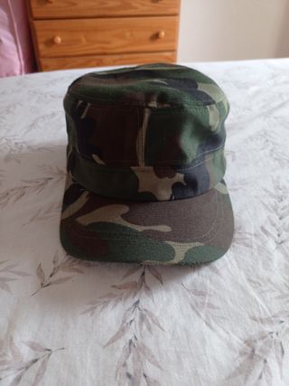 Gorra estilo militar